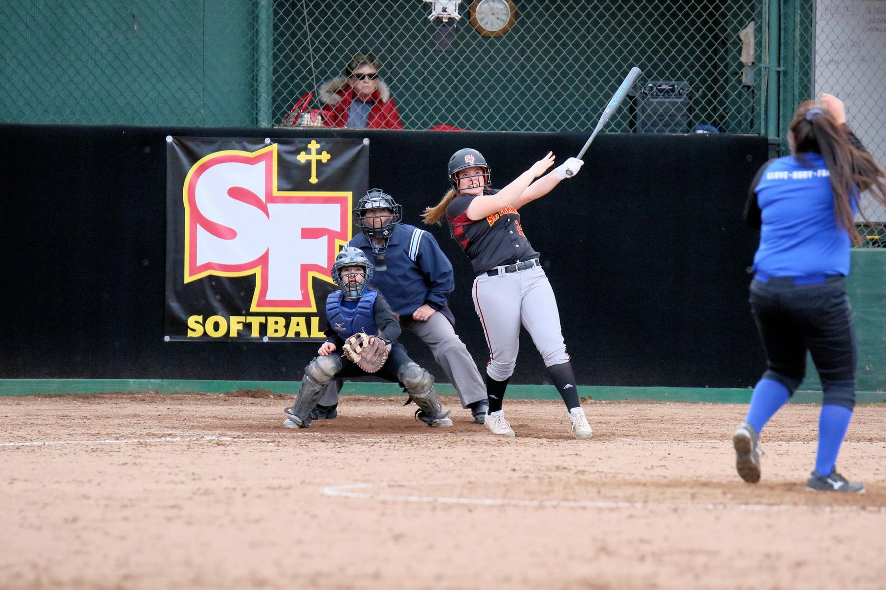 Softball Defeats Lowry on Five-Run Second, Davis Homer