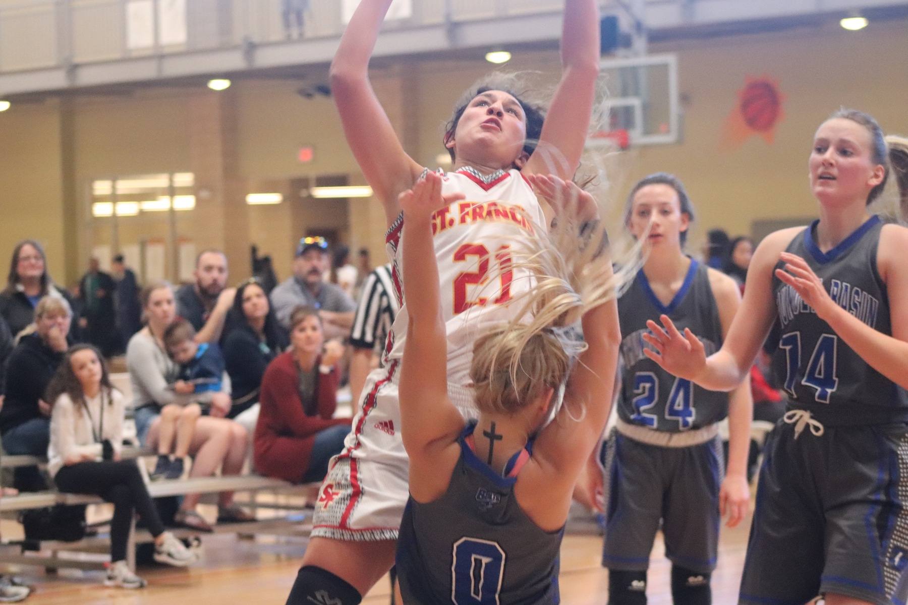Basketball Falls to Thunder Basin (Wyo.) at Nike TOC