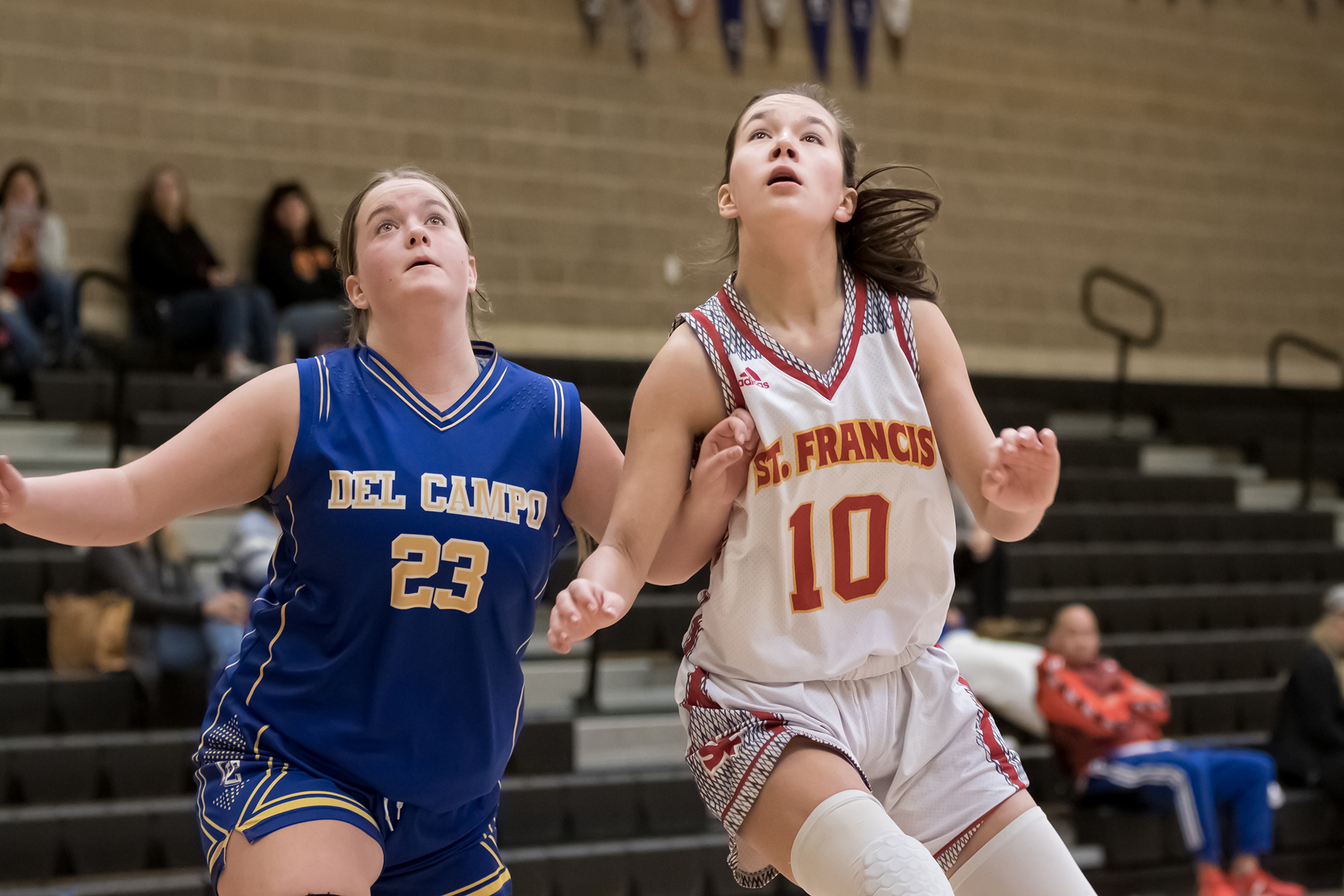 JV Red rolls past Cougars, breaks for final exams