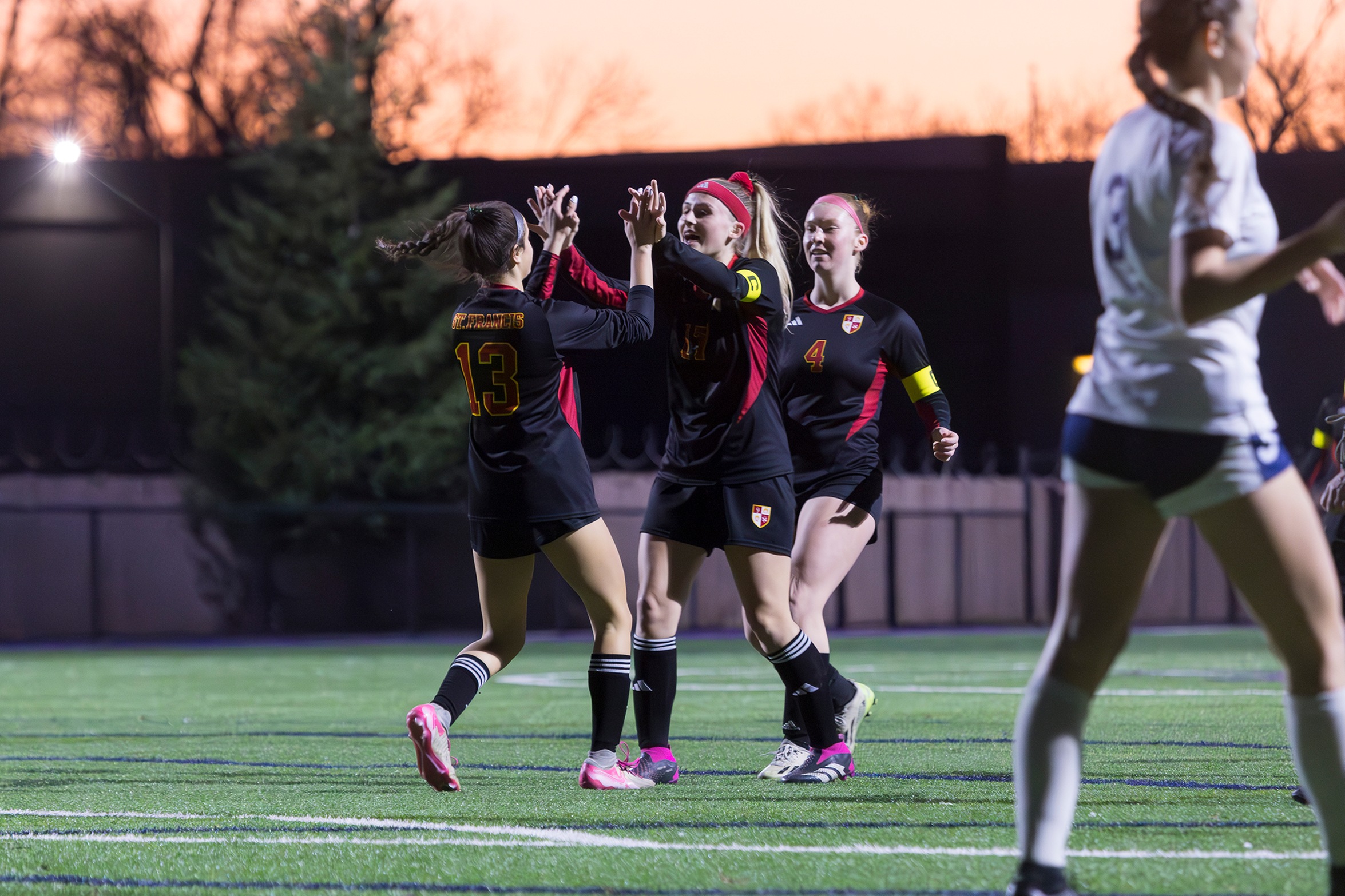 SF capitalizes on set plays to beat Oak Ridge
