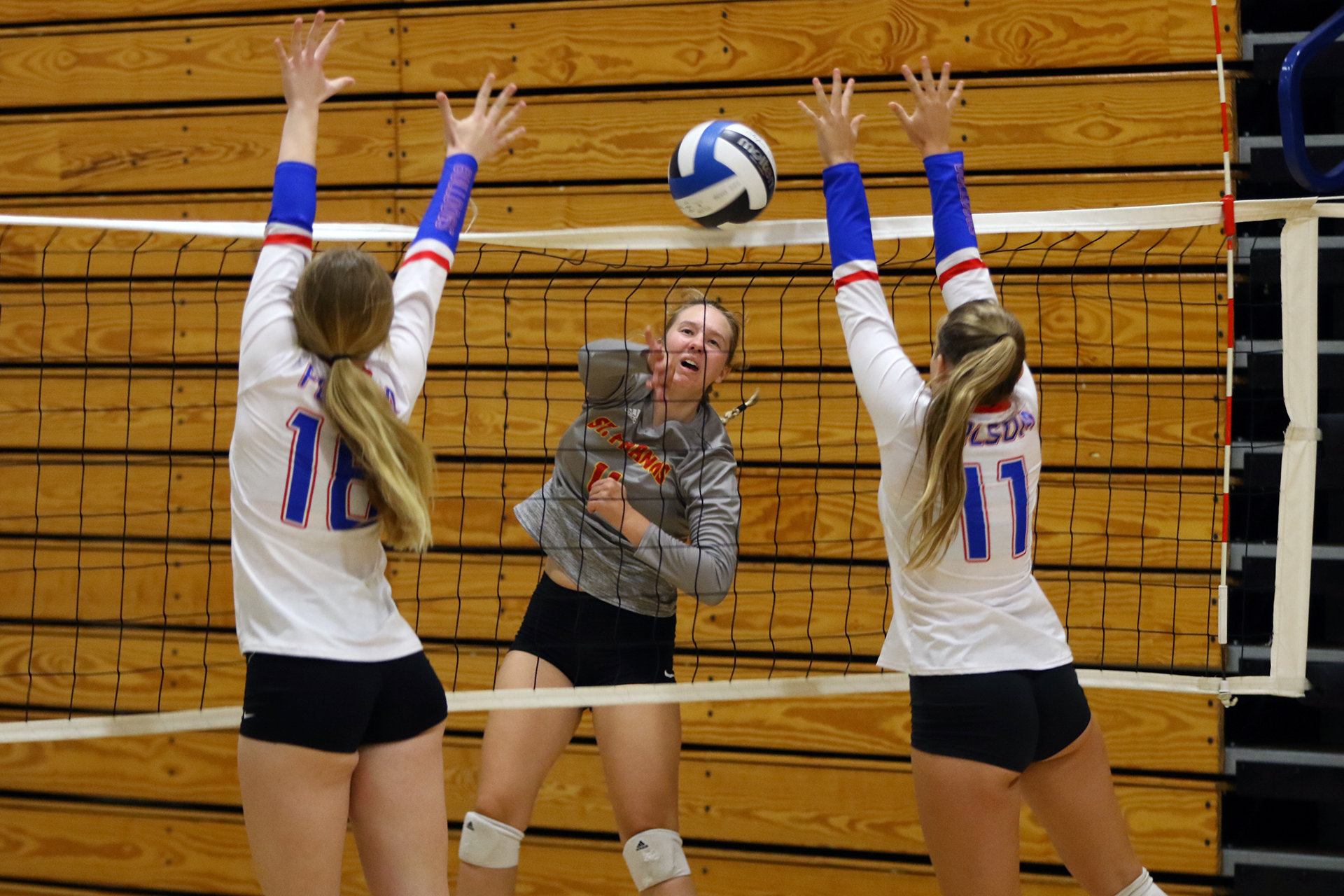 Varsity volleyball splits at Christine Craft Memorial tourney